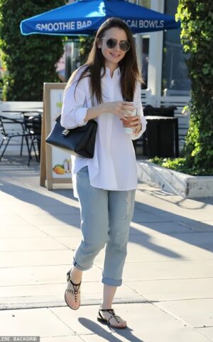 White Shirt and rolled-up jeans