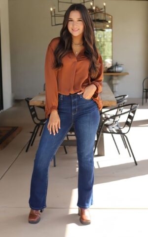 Rus Top paird with dark Denim