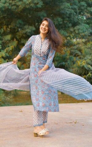 Stylish kurta set with Embroidered yoke